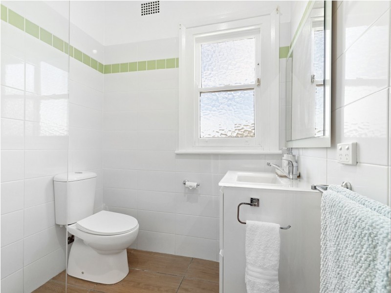 13 Thompson Street, Belmont South NSW 2280