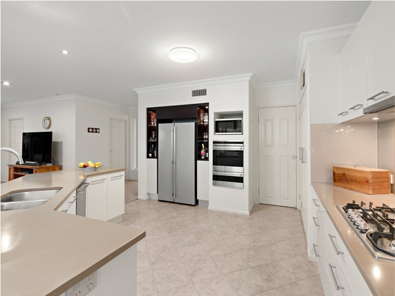 1 Whipbird Way, Belmont NSW 2280