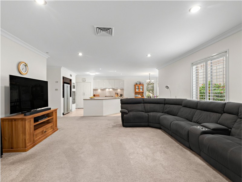 1 Whipbird Way, Belmont NSW 2280