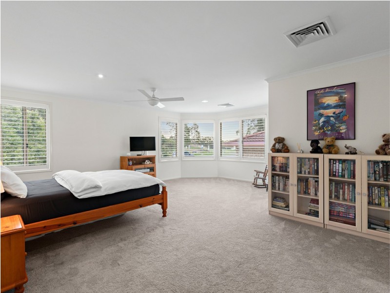 1 Whipbird Way, Belmont NSW 2280
