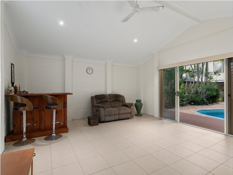 1 Whipbird Way, Belmont NSW 2280