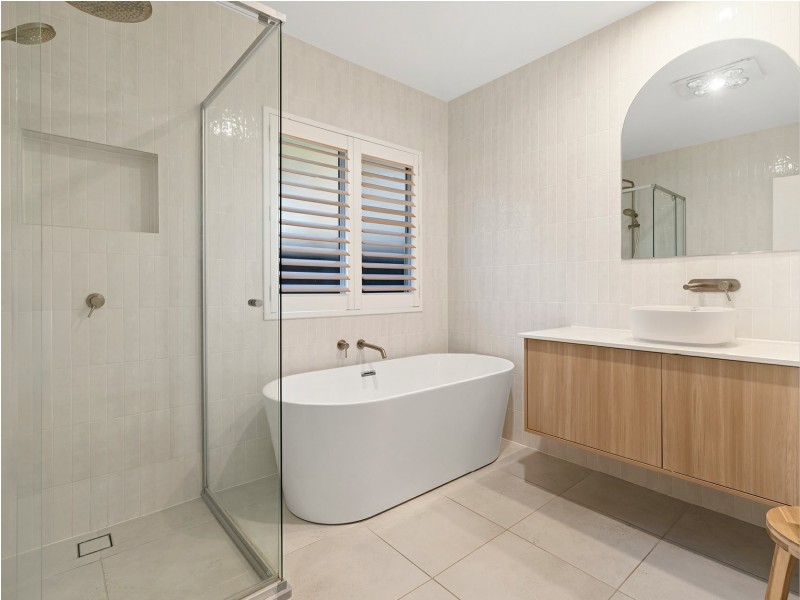 16 Redrose Avenue, Belmont NSW 2280