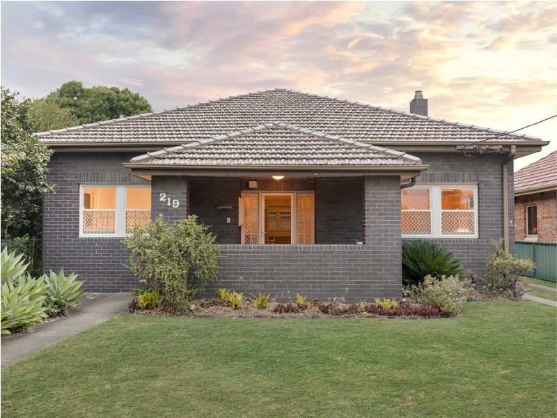 219 Parkway Avenue, Hamilton South NSW 2303