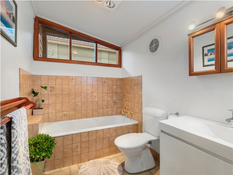 176 Marks Point Road, Marks Point NSW 2280
