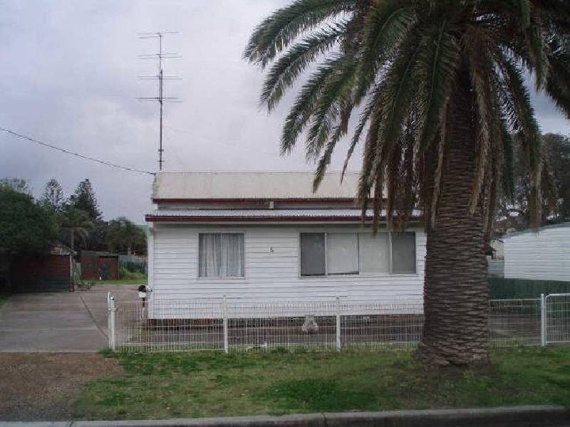 5 GOMMERA STREET, Blacksmiths NSW 2281