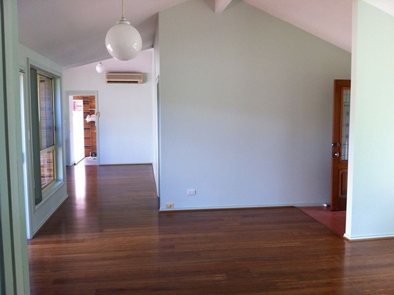 9 Beach Street, Belmont South NSW 2280