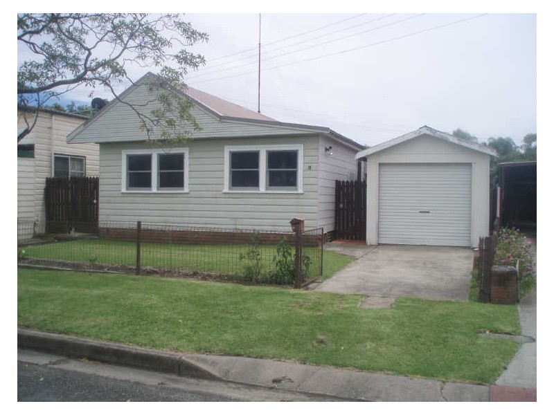 11 Turner Street, Belmont NSW 2280