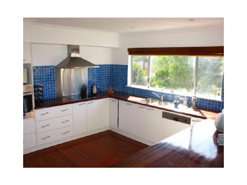 81 Macquarie Grove, Caves Beach NSW 2281