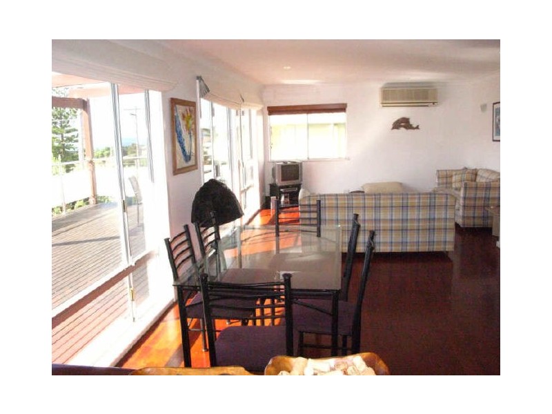 81 Macquarie Grove, Caves Beach NSW 2281