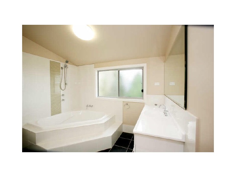 21 Macquarie Drive, Belmont NSW 2280