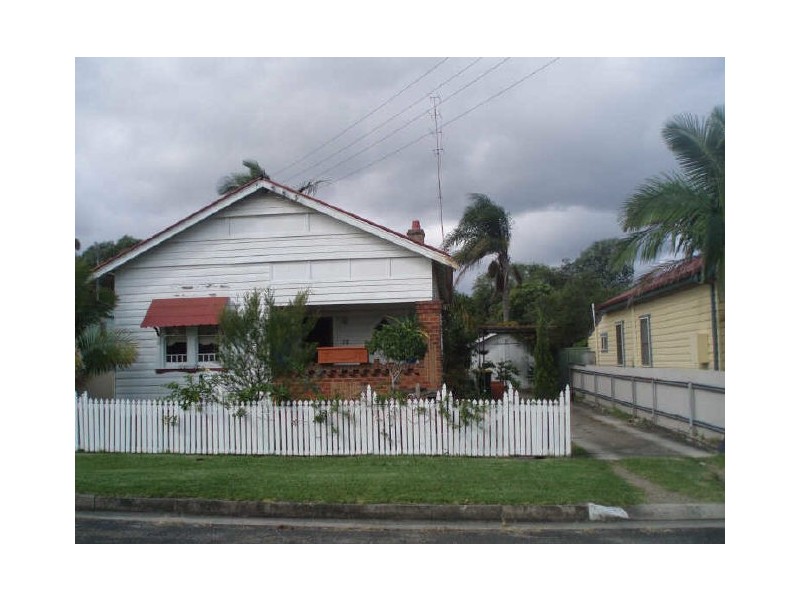 12 Robb Street, Belmont NSW 2280