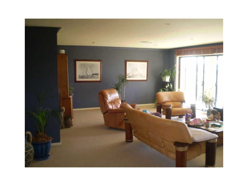 33 The Esplanade, Caves Beach NSW 2281