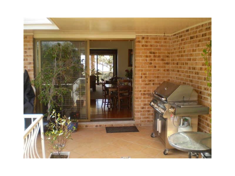 33 The Esplanade, Caves Beach NSW 2281