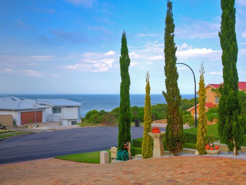 12 Seacliff Place, Caves Beach NSW 2281