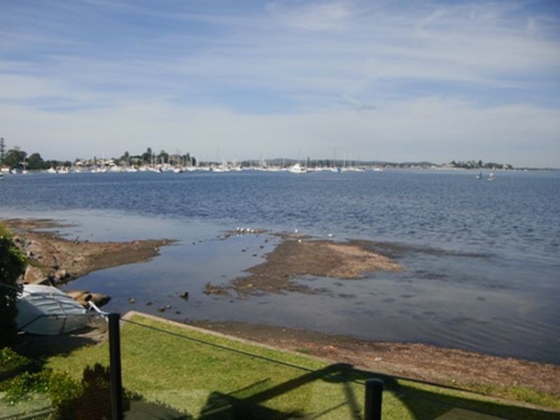 1/2 Ross Street, Belmont NSW 2280