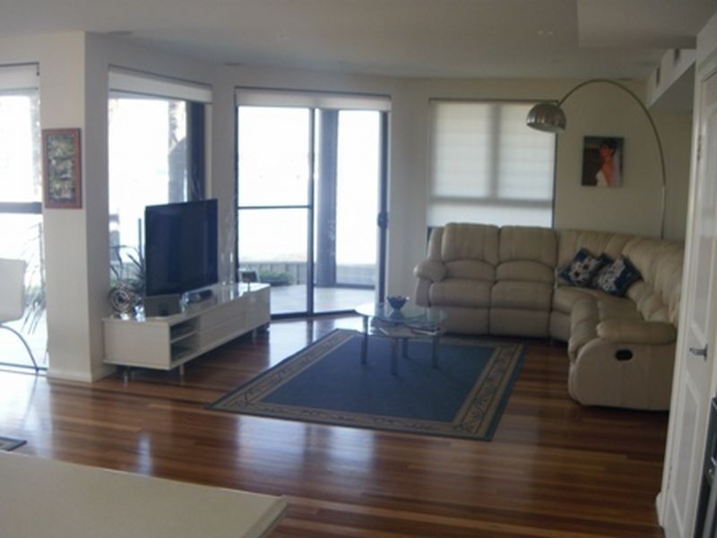 1/2 Ross Street, Belmont NSW 2280