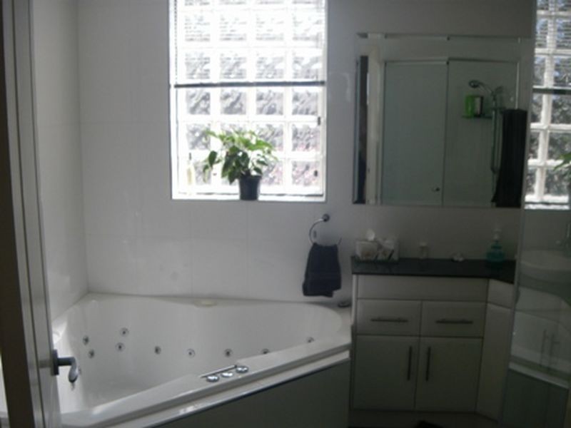 1/2 Ross Street, Belmont NSW 2280