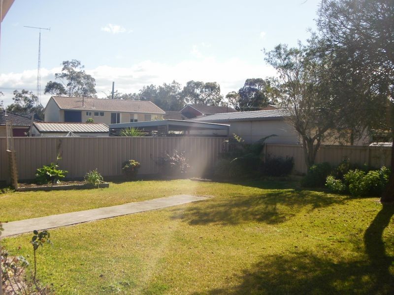 5 Shaw St, Croudace Bay NSW 2280