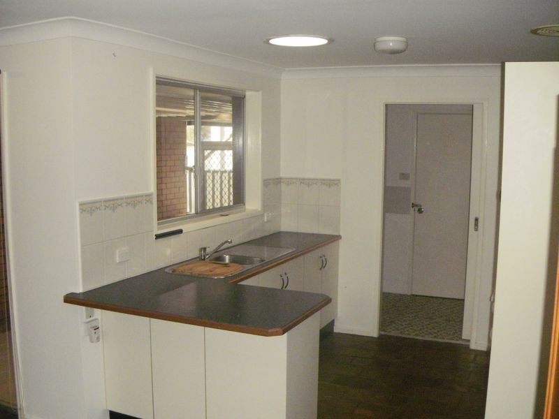 5 Shaw St, Croudace Bay NSW 2280