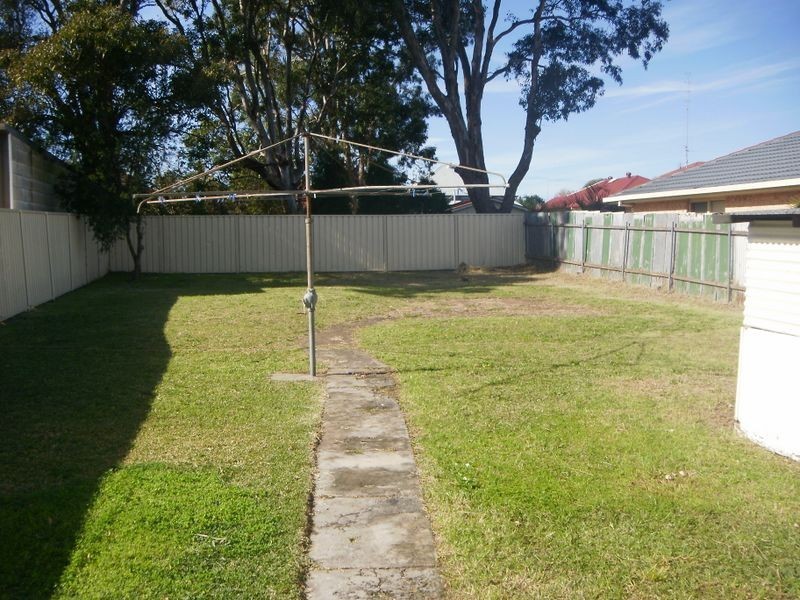 12 Gerald St, Belmont NSW 2280