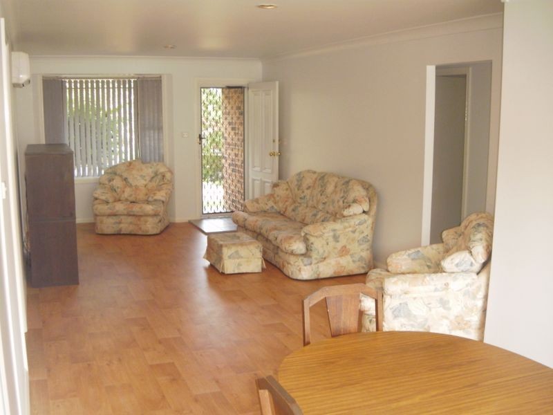 2/204 Warners Bay Rd, Mount Hutton NSW 2290