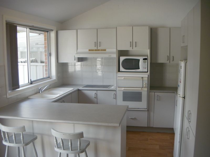 2/204 Warners Bay Rd, Mount Hutton NSW 2290