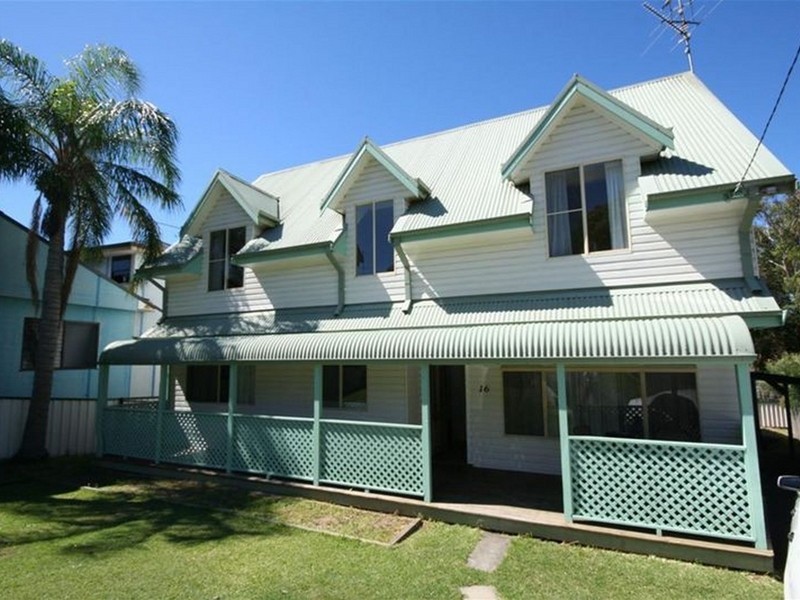 16 Kananook Crescent, Belmont North NSW 2280
