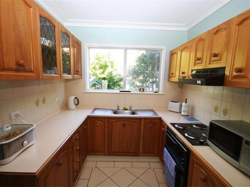 16 Kananook Crescent, Belmont North NSW 2280