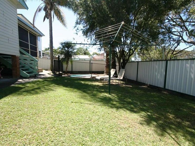 16 Kananook Crescent, Belmont North NSW 2280