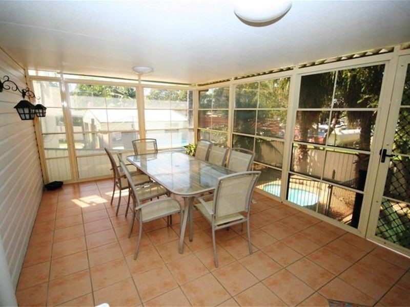 16 Kananook Crescent, Belmont North NSW 2280