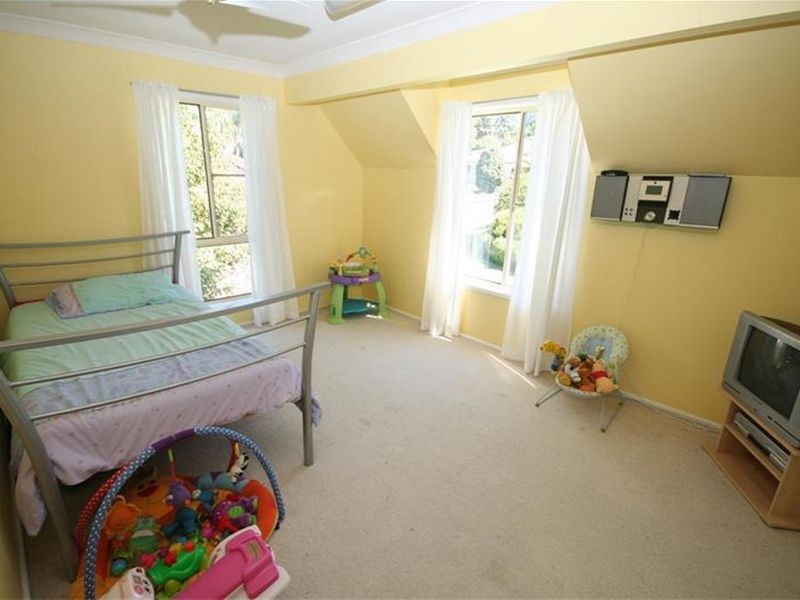 16 Kananook Crescent, Belmont North NSW 2280