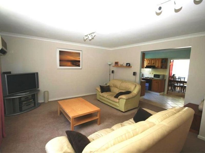 16 Kananook Crescent, Belmont North NSW 2280