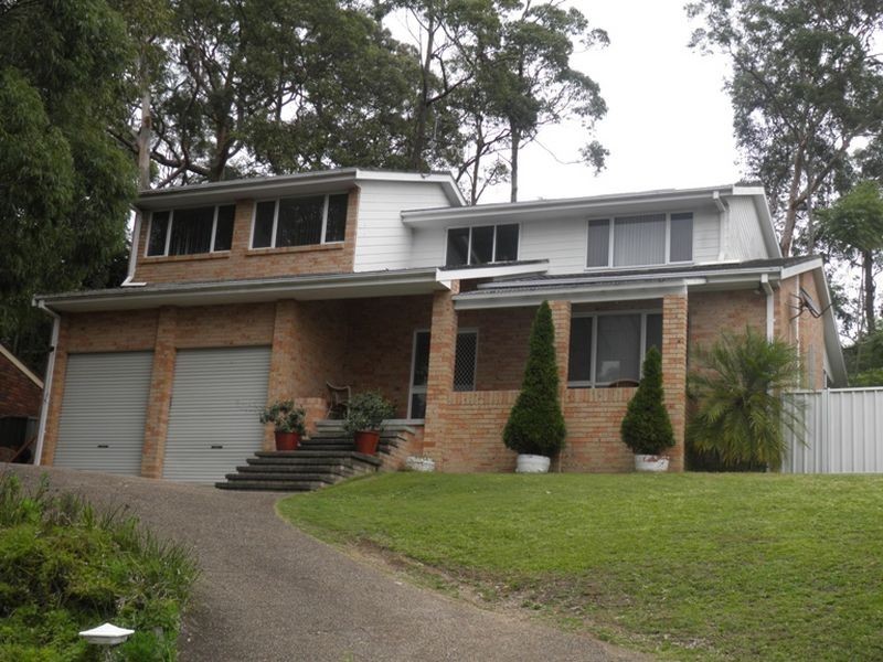 8 Leasingham Close, Eleebana NSW 2282