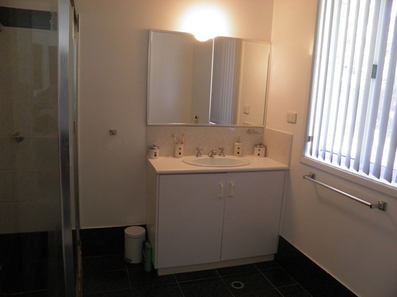 8 Leasingham Close, Eleebana NSW 2282