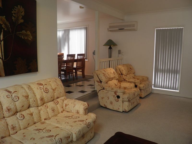 8 Leasingham Close, Eleebana NSW 2282