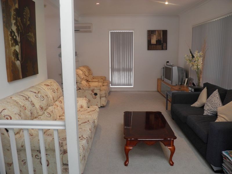 8 Leasingham Close, Eleebana NSW 2282