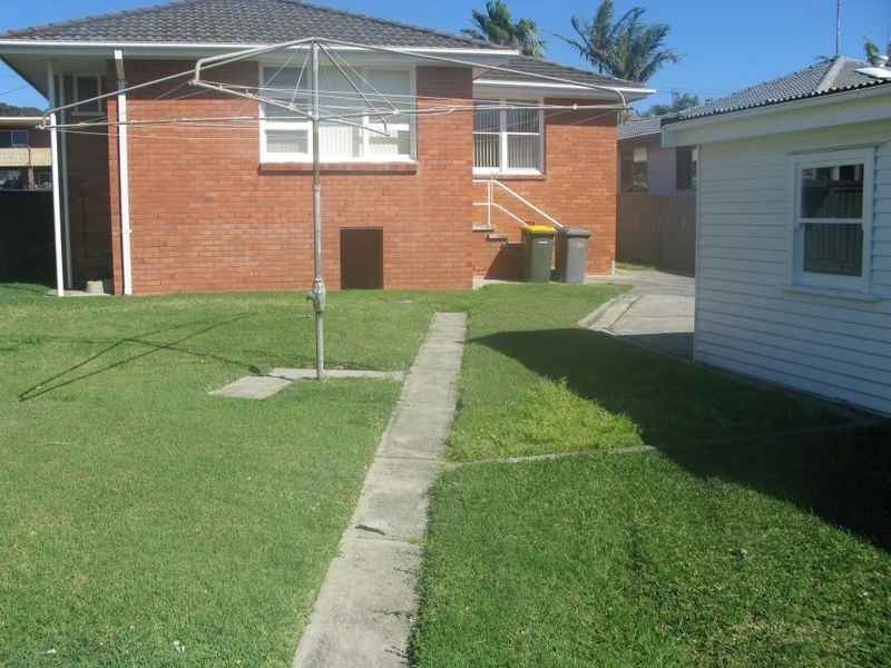 18 Pacific Street, Caves Beach NSW 2281