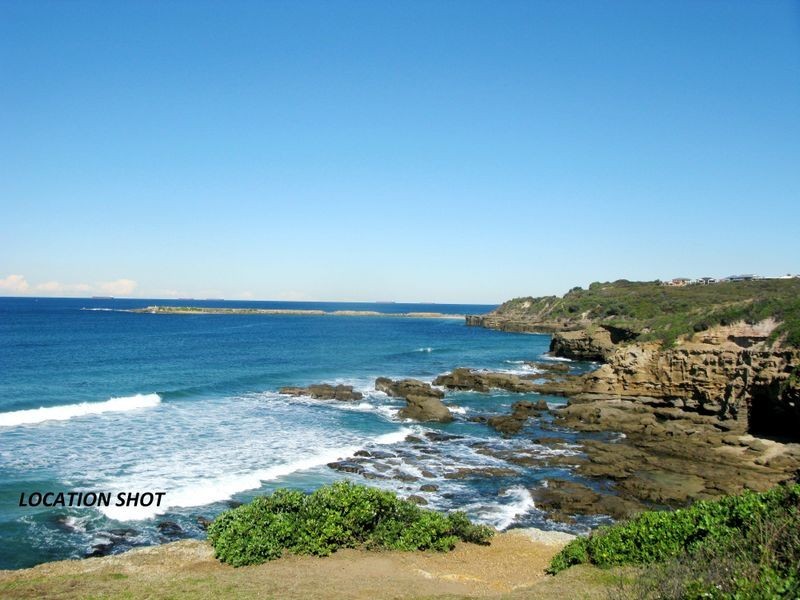 18 Pacific Street, Caves Beach NSW 2281