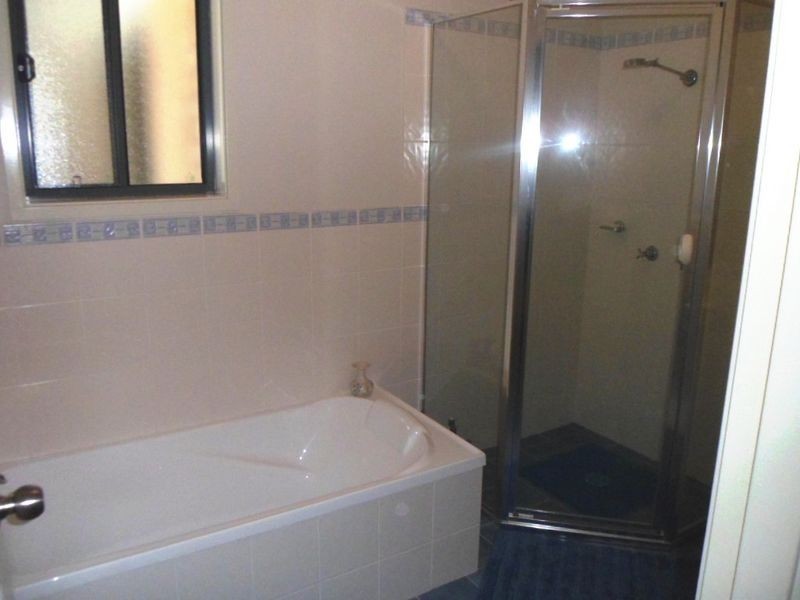 1 Laurina Cove, Valentine NSW 2280