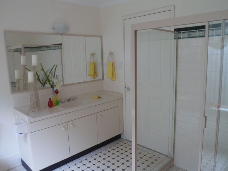 4 Genoa Close, Belmont NSW 2280