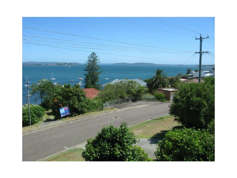 2 Crown Street, Belmont NSW 2280