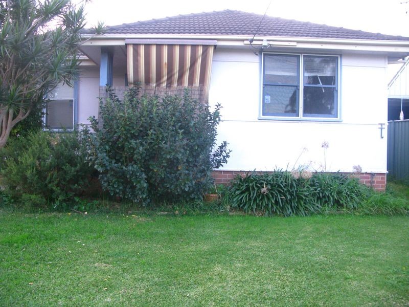 11 Cassia Crescent, Gateshead NSW 2290