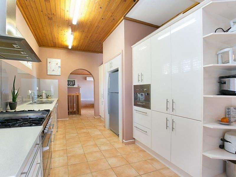 10 Barralong Street, Belmont North NSW 2280