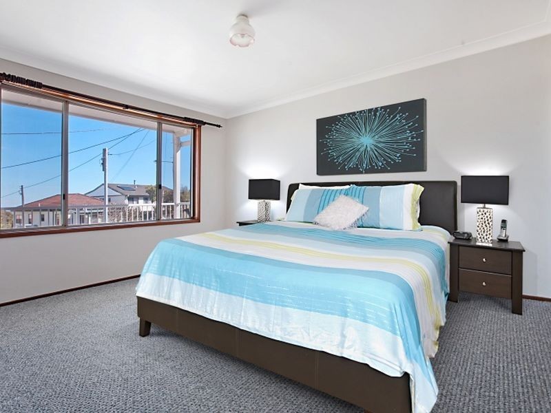 33 Crown Street, Belmont NSW 2280