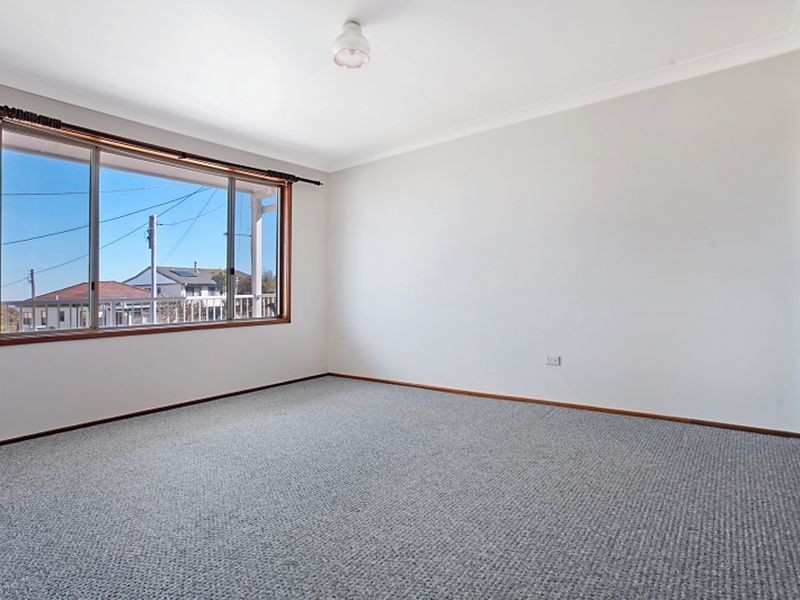 33 Crown Street, Belmont NSW 2280