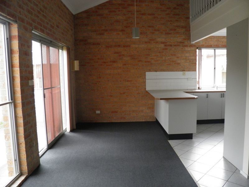 2/64 Lakeview Parade, Pelican NSW 2281