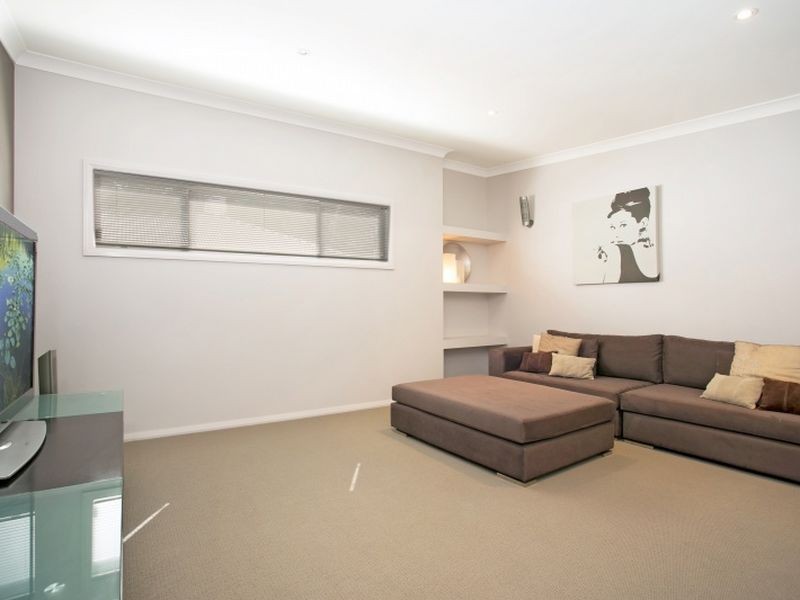 9 Franciska Close, Floraville NSW 2280