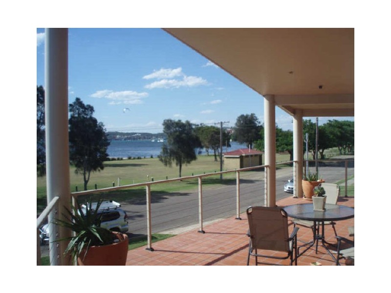 6 Paley Crescent, Belmont South NSW 2280