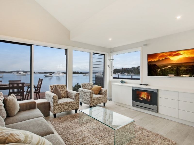 21 Marks Parade, Marks Point NSW 2280