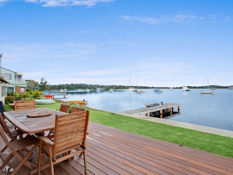 21 Marks Parade, Marks Point NSW 2280